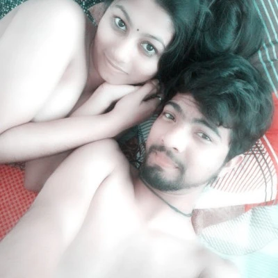 bangladeshi lovers leaked nude and sex pics - image-14