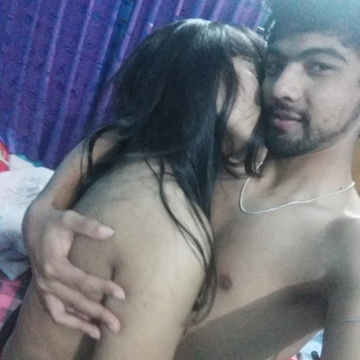 bangladeshi lovers leaked nude and sex pics - image-21