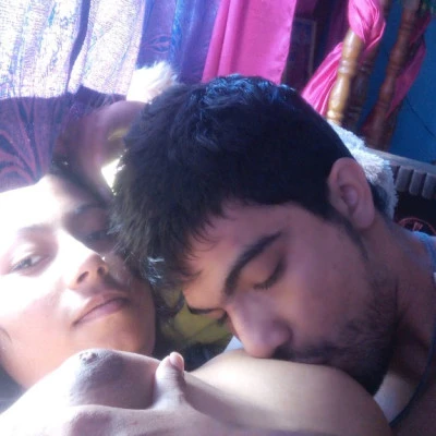 bangladeshi lovers leaked nude and sex pics - image-29