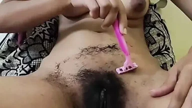 Indian teen’s hairy pussy gets shaved